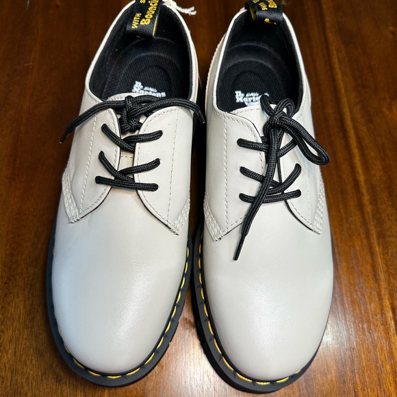Dr Martens Women Shoes Oxfords lace up Leather Light Beige - Picture 4 of 12